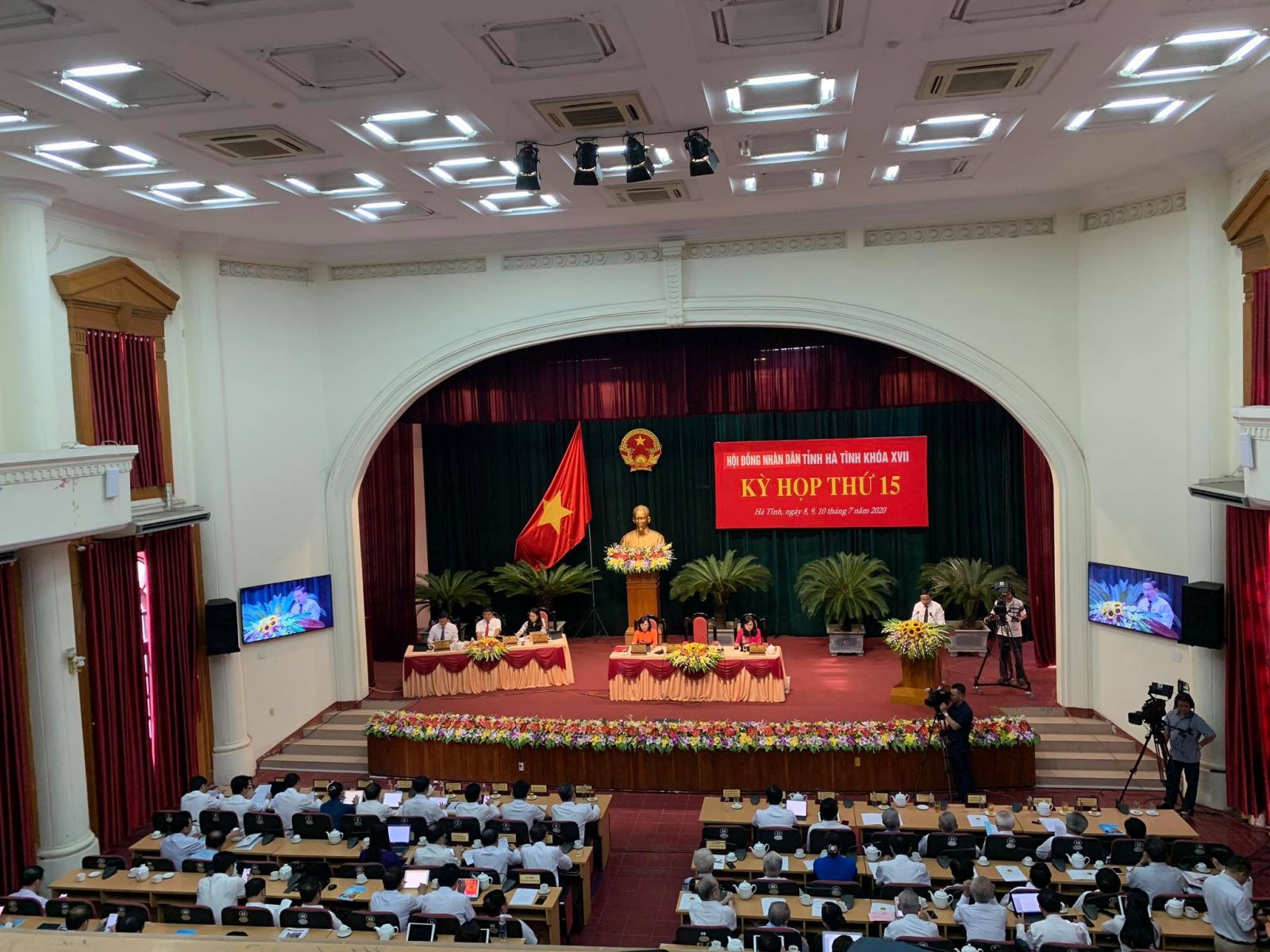 Khai mạc kỳ họp thứ 15 HĐND khoá XVII ở Hà Tĩnh